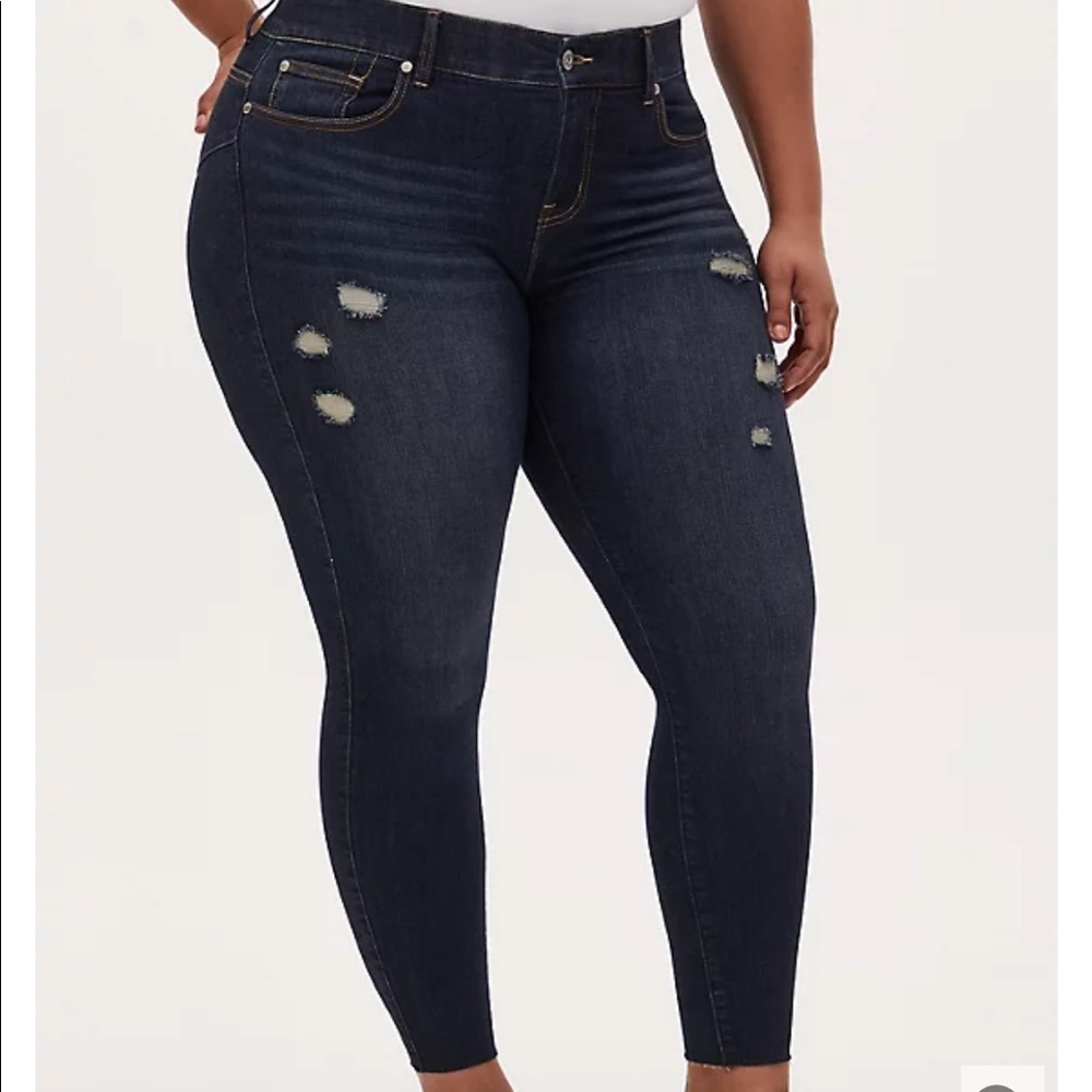 BOMBSHELL SKINNY - PREMIUM STRETCH WITH RAW HEM